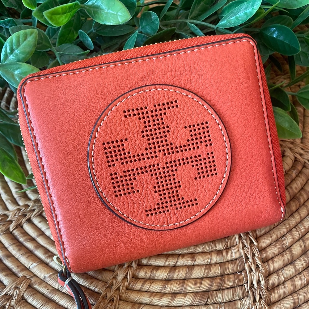 Like New Tory Burch Leather Small Zip Wallet in Orange & Tan